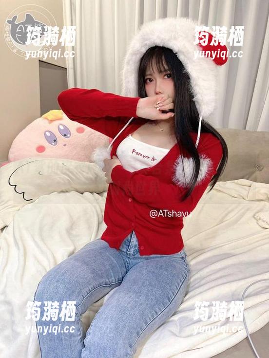 AT鲨的皮衣风波：写真合集带你闯进她的时尚世界