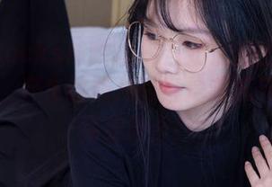 BoBoSocks袜啵啵 – 当奶油遇上踩脚裤裤里丝，产生的照片简直是潮流与幽默的完美结合！