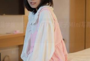 MFStar模范学院 – 泳池里的她：糯美子Mini写真集更新，随水波荡漾的魅力