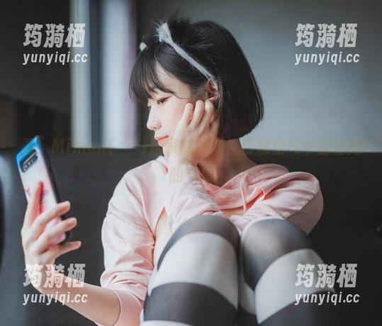 看！Mimmi(밈미)居家的原图，仿佛空气中都有她的气息