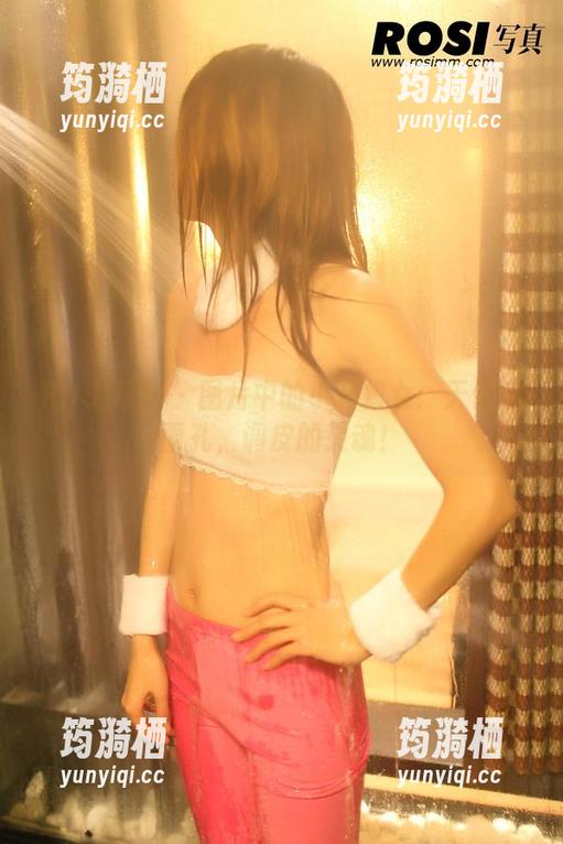 ROSI写真 - 图片中的小莉修女：天使的面孔，调皮的灵魂！