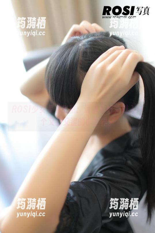 ROSI少女专属套图：请准备好，进入一个又甜又涩的小世界。
