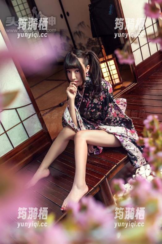 TouTiao头条女神 - 秦若兮魅惑御姐风，探秘高清图库的无限魅力！