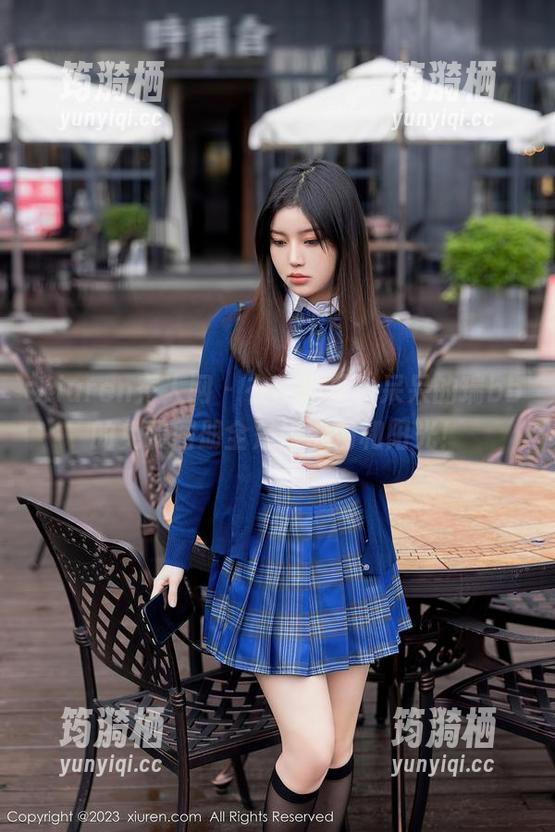 Xiuren秀人网 - 在泳池里，呆呆的瑞bb的免费图册全是好心情和阳光！