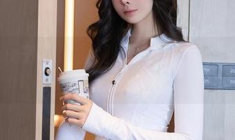 Xiuren秀人网 – 纯白装扮下的星小兔Meetu：最新写真集的背后故事