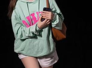 Xiuren秀人网 – 在水手服与玛鲁娜Manuela之间：写真里的瞬间与沉思