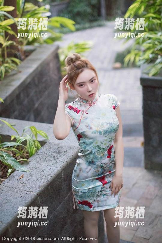 Xiuren秀人网 - 图库资源大揭秘：白微Sera如何玩转死库水