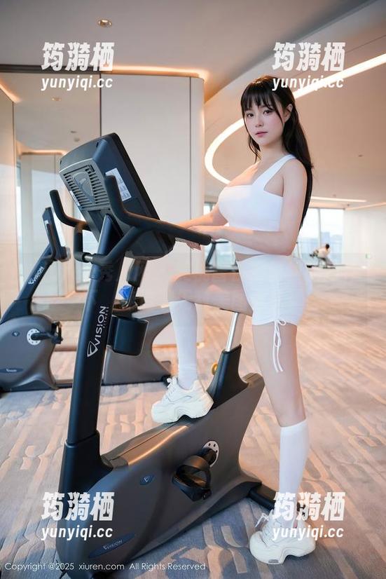 Xiuren秀人网 - 美桃酱在裤里丝的陪伴下，缔造了无敌美图记忆！