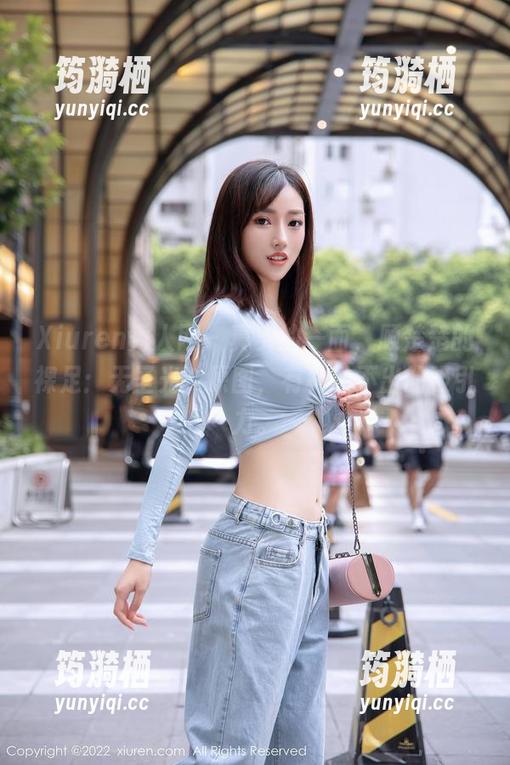 Xiuren秀人网 - 真实的一面，顾楚楚的裸足：无圣光＆原图，有种说不出的吸引力。