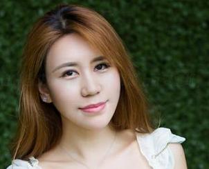 YouWu尤物馆 – 当艾小青的一袭礼服遇上百变壁纸，画面感绝了！
