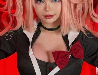ZinieQ夏天写真集：看她如何把阳光穿在身上