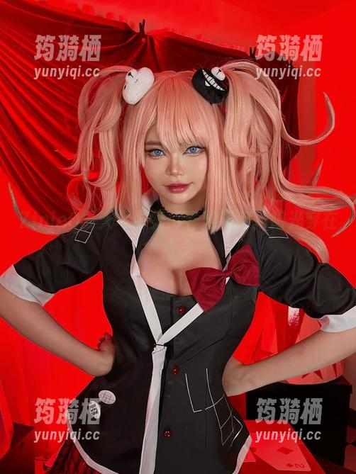 ZinieQ夏天写真集：看她如何把阳光穿在身上