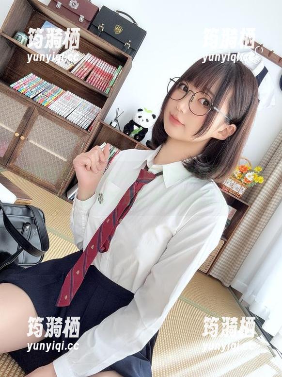 短裤写真，nagesa魔物喵的技巧让人想问：这到底是艺术还是调戏？