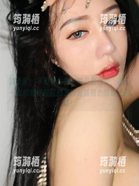 微密圈 - 不爱笑的赛琳的校服合集，随便一张都像是校园剧里的反派角色的反转剧情！