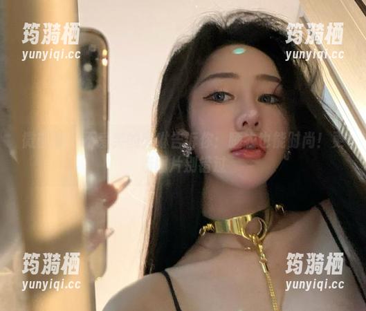 微密圈 - 不爱笑的赛琳告诉你：睡衣也能时尚！更新图片别错过
