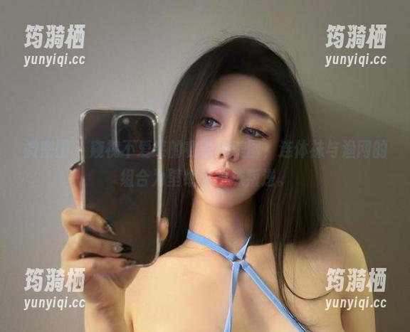 微密圈 - 窥视不爱笑的赛琳的美图，连体袜与渔网的组合为壁纸添一抹叛逆。