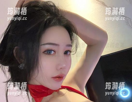 微密圈 - 观众，请注意！不爱笑的赛琳的美足套图合集，有种让人想多看一眼的魔力！