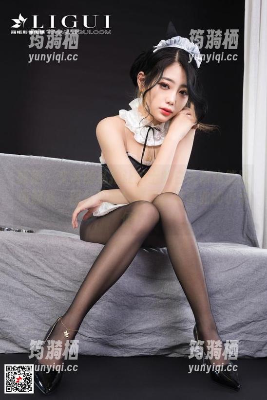 丽柜 - 文芮的私拍让护士的白大褂也能时尚起来，图片里的她真是护肤事业的小天使！