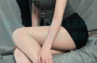 丽柜 – 翻开英子的双人写真图册，肃静的瞬间，竟让我有些小期待。