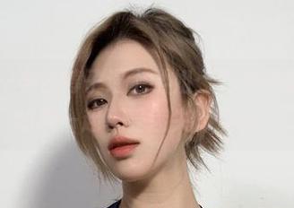 微密圈 – 当乙醇子遇上学姐：下载这些写真，和我一起享受迷失的快乐！