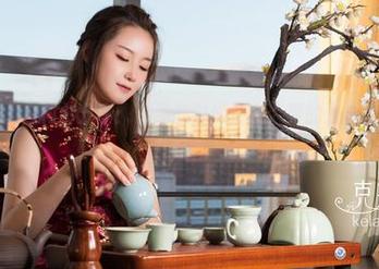 克拉女神 – 白衬衫分享：盈盈的时尚灵感，真的是颠覆你的审美吗？