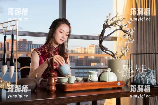 克拉女神 - 白衬衫分享：盈盈的时尚灵感，真的是颠覆你的审美吗？