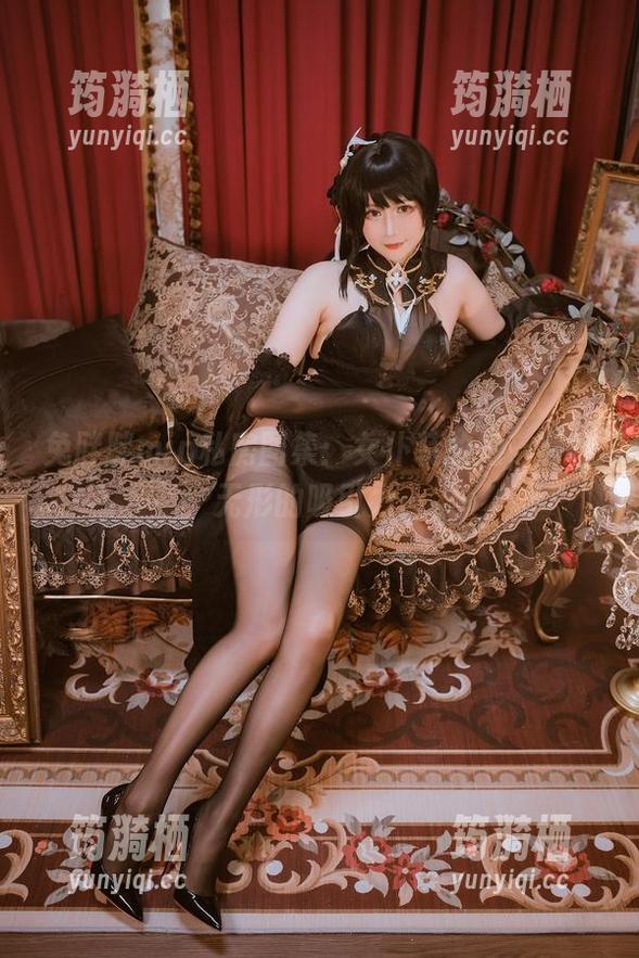 兔胖胖min私房图集：女仆装的她，有种无形的吸引力…