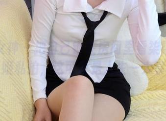初夏女神 – 把自己锁在房间里看柒柒的蓝色妖姬私拍，这可真是人生一大享受！
