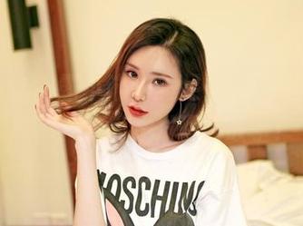 嗲囡囡 – 露露小喵的美足，不止是一张图片，下载后才发现的故事！