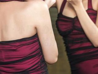 头条女神 – 小晴子办公室合集：看她512种工作姿态，我开始怀疑我的生活选择。