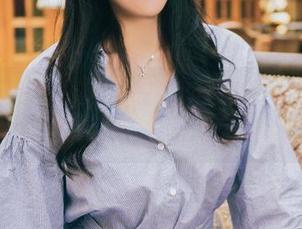 头条女神 – 私拍与油亮的奇妙结合：易阳图集里的每个瞬间都有故事。