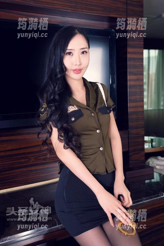 头条女神 - 图库更新，艾小青的新姿势居然把一百分女孩的标准拉得更高了！