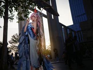 在奶狮不咬人的夏天里，高清作品犹如梦境一般缥缈