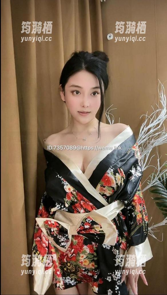 微密圈 - 奶雯与她的红色战衣，这图库里简直就是时尚神器