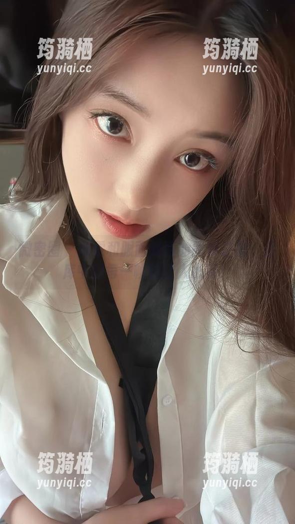 微密圈 - 奶雯和服面对面的微妙之旅：图库中的每一帧都让人心痒！