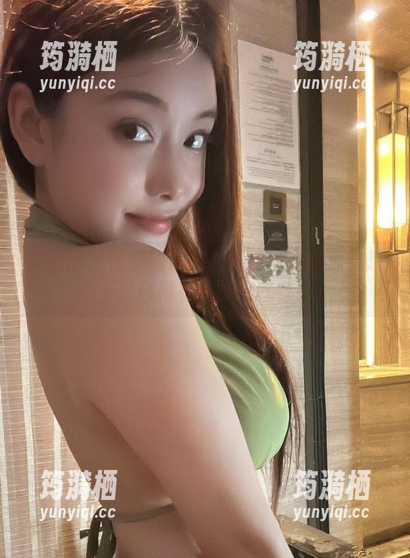 微密圈 - 奶雯的白衬衣红色内内精选：想不到白衬衣还能这样穿！