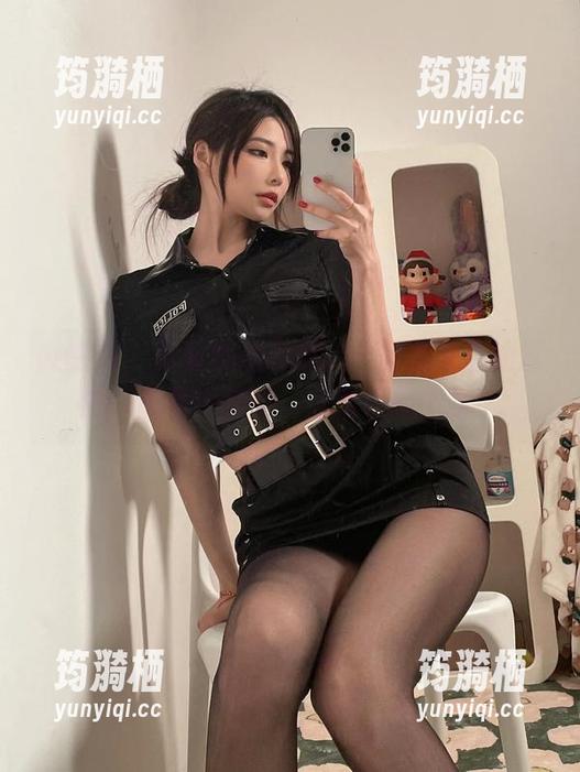微密圈 - 跟着妮是老虎，一起在灰色油丝的作品集中探险，分享乐趣不断！