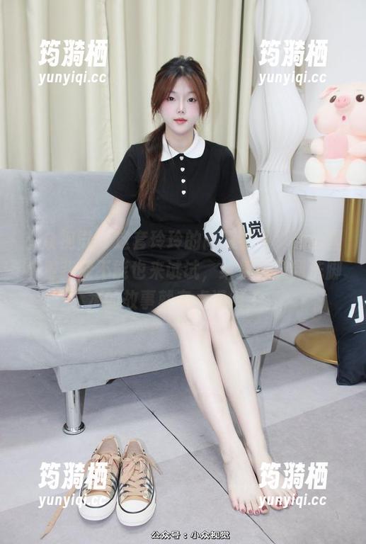 小众视觉 - 这套玲玲的高跟鞋写真，心里想着我能不能也来试试，结果一想到洗脚水的故事就有点退缩了。