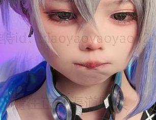 小瑶幺幺的居家COS魔法：当你发现她的图集，心里会默默念“好想养她”！