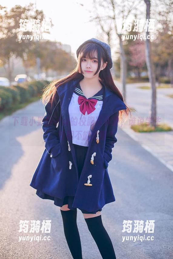 下载小野妹子w的校服写真集，谁说学生时期不能出圈？