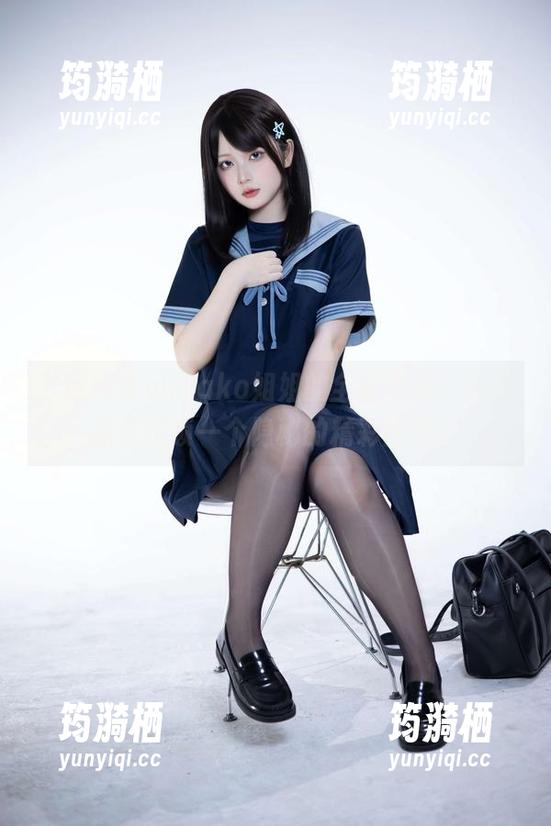 下载屿鱼yukako姐姐的全套作品，仿佛是在解锁一个隐秘的精彩世界！