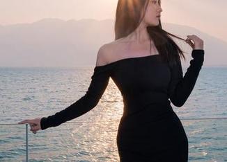 年年Nnian神马都不怕，唯“蛇来运转”写真图片让她心跳加速！