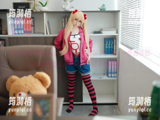 幼水铃衣 在幼水铃衣的圣诞小鹿中,我看到了什么…一份独特的cos魔力逼人而来,图册不可错过!