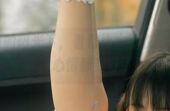 在海边的阳光下，看看幼水铃衣的图库写真，心情都变好了！