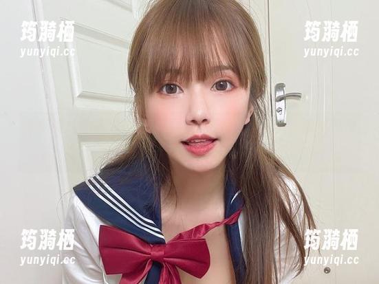微密圈 - 刚刚发现张思允的图包更新，烈焰玫瑰房车真的是……扑面而来！