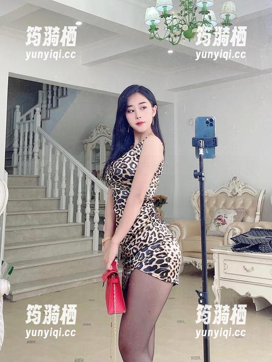 微密圈 - 今晚只看张老师的镂空最新图包，感觉世界都安静了，真是放松！