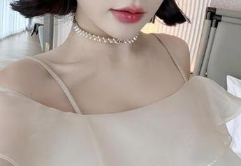 微密圈 – 看徐莉芝Booty的少女写真，气氛比壁纸还要撩