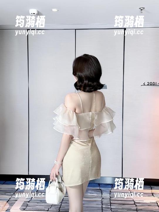 微密圈 - 在高清图册中漫游：徐莉芝红裙的俏皮与优雅并存
