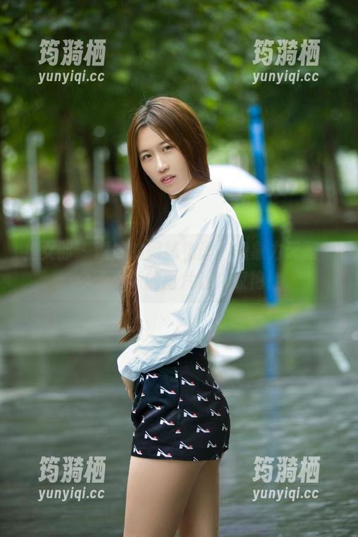 推女郎 - 谭冰的网袜物语：想象力无限，今天更新的图片让人惊艳！