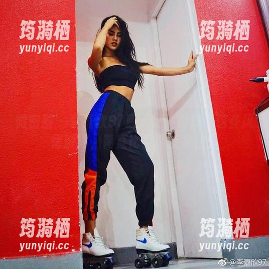 微密圈 - 李嘉欣97夏天特供合集：这些风情瞬间，简直比空调还凉快！